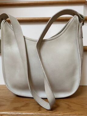 Vintage Coach Becket Zip 9920 Crossbody Shoulder Bag in Bone